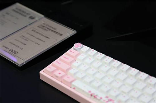 进攻线下，阿米洛进驻alienware外星人旗舰店